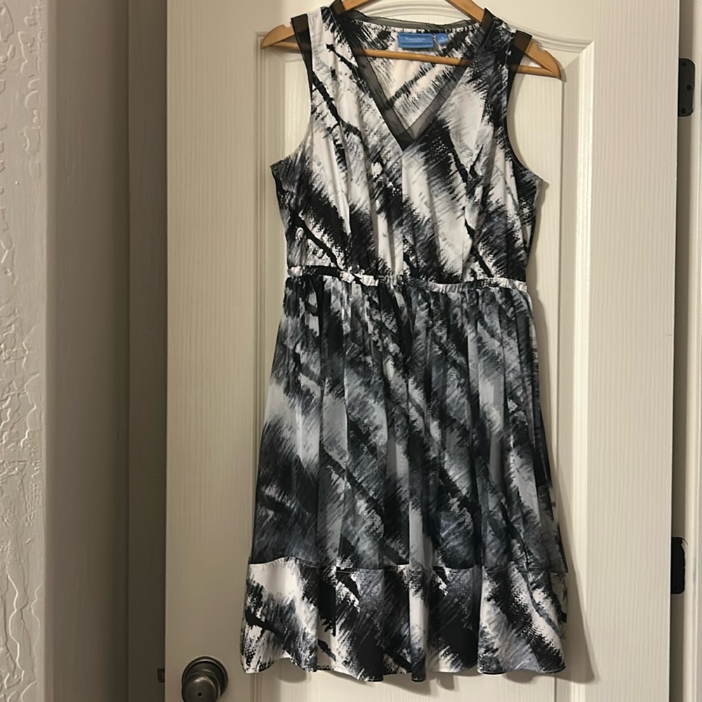 Simply Vera (Vera Wang) Black, White & Gray Dress